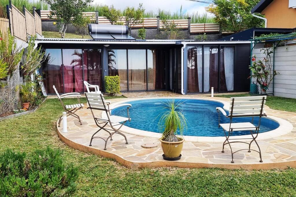 Bungalow Des Pensees Piscine Chauffee 28° Saint-Denis Bagian luar foto